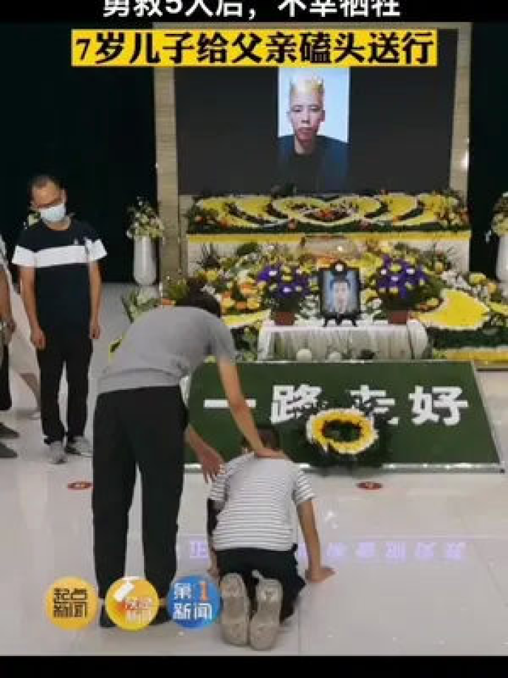  草根足球达人走红，平民英雄感动全网  