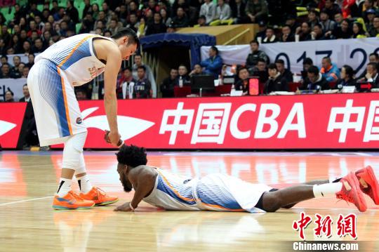  四川金强进攻乏力大比分落后于辽宁