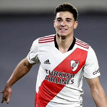  莱巴金娜发球上网战术制霸赛场