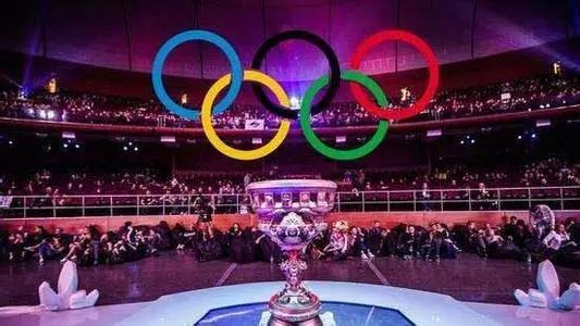  电竞选手日常训练，汗水铸就辉煌战绩